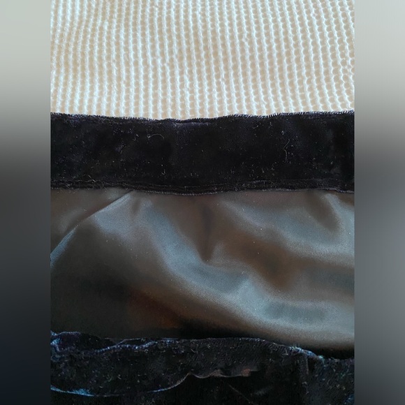NWOT Handmade black crushed velvet fully lined a-line skirt. Size 8 to 10. - Picture 7 of 17